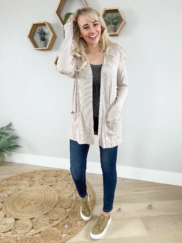 Experiences Cardigan in Taupe