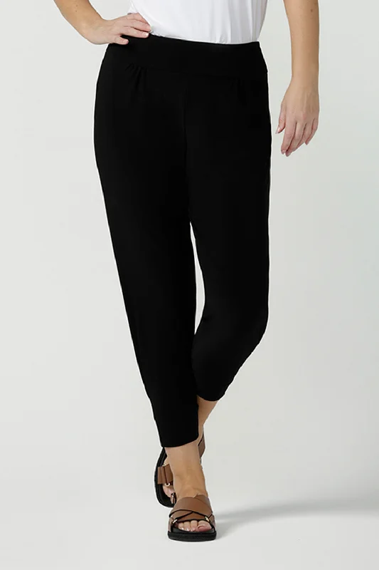 Indi Pant in Black