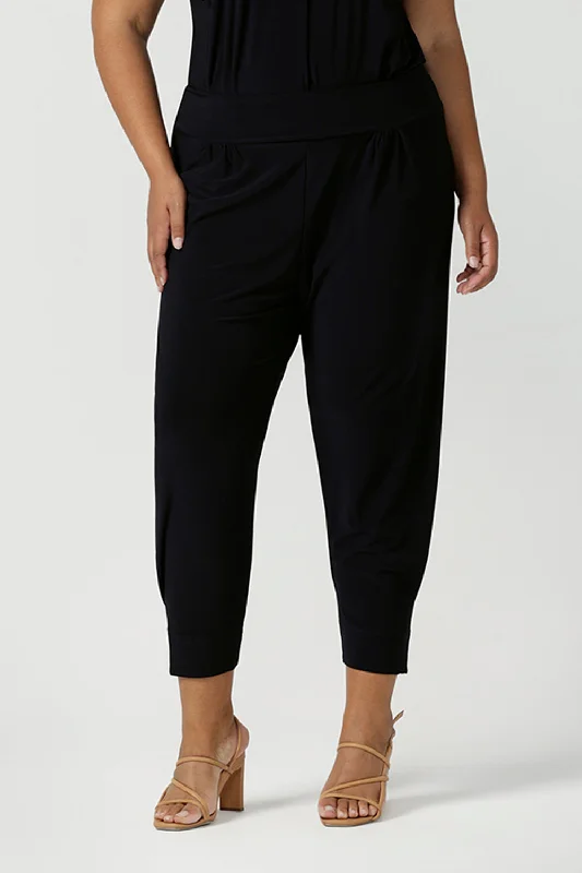 Indi Pant in Navy