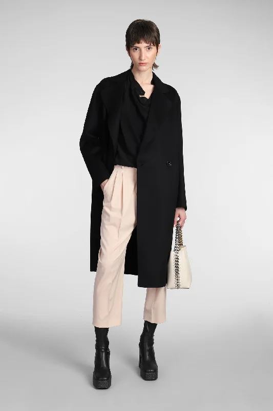 Coat in black wool