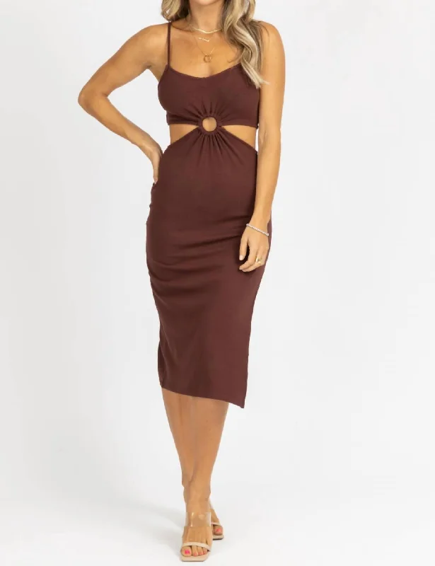 Grab Yours Before It’s Too Late!Grab Yours Before It’s Too Late!O-Ring Lennon Midi Dress In Chocolate Grab Yours Before It’s Too Late!Grab Yours Before It’s Too Late!O-Ring Lennon Midi Dress In Chocolate